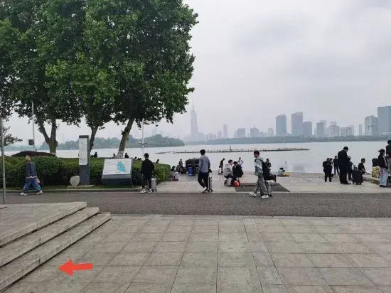 Holiday Inn Huanhu (Nanjing Railway Station Xuanwuhu Branch)