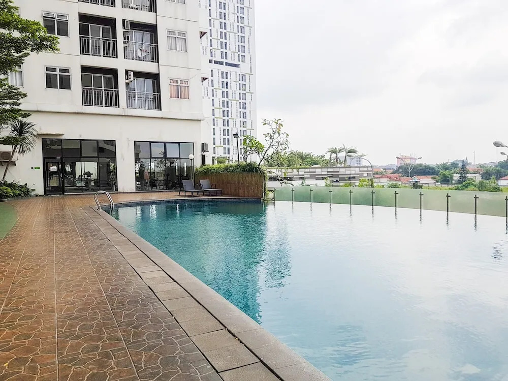 Modern and Relax Studio Room at Serpong Greenview Apartment By Travelio