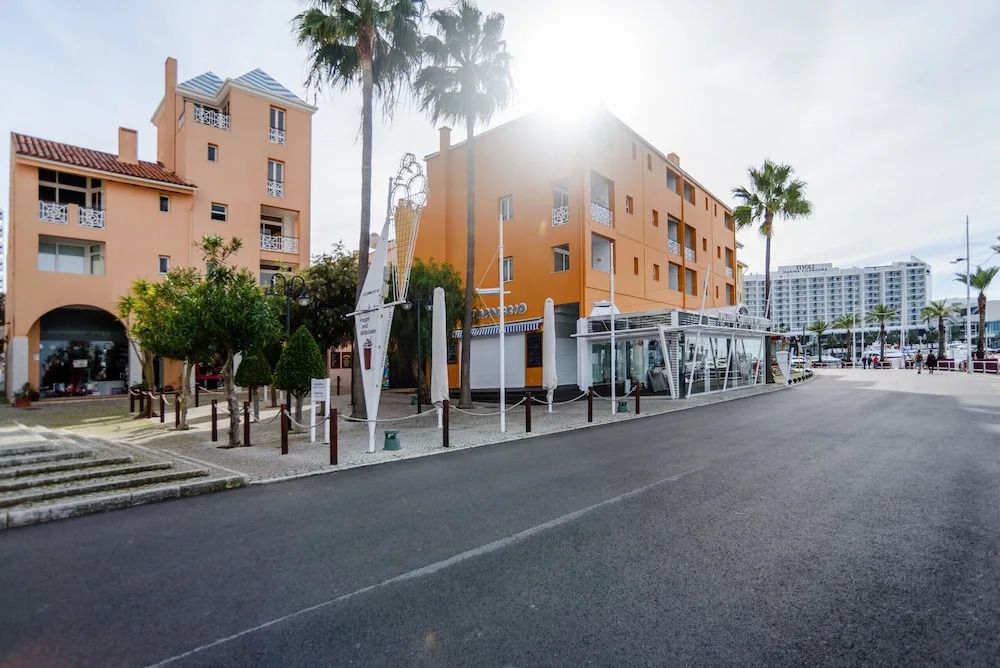 Marina Plaza 2