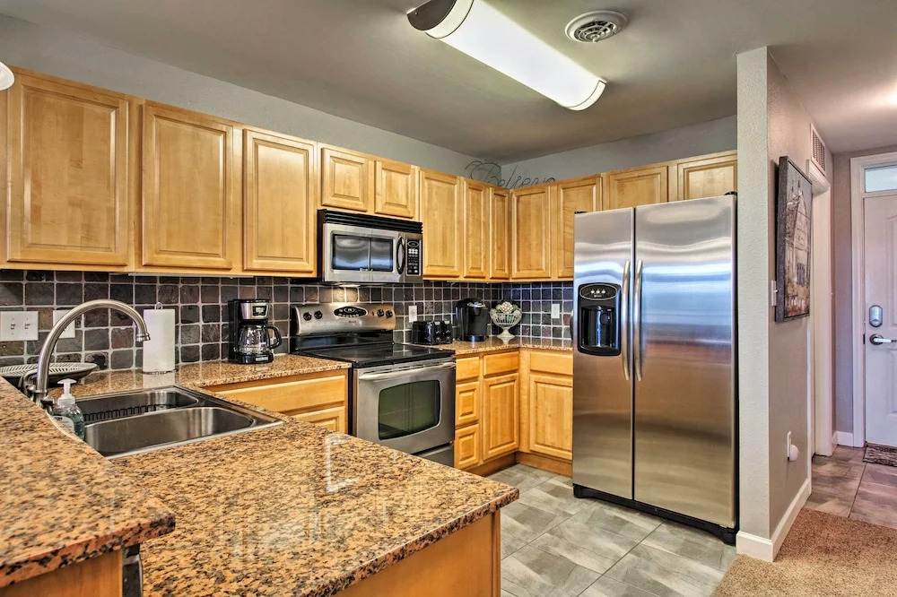 Sevierville Resort Retreat ~ 2 Mi to Pigeon Forge!