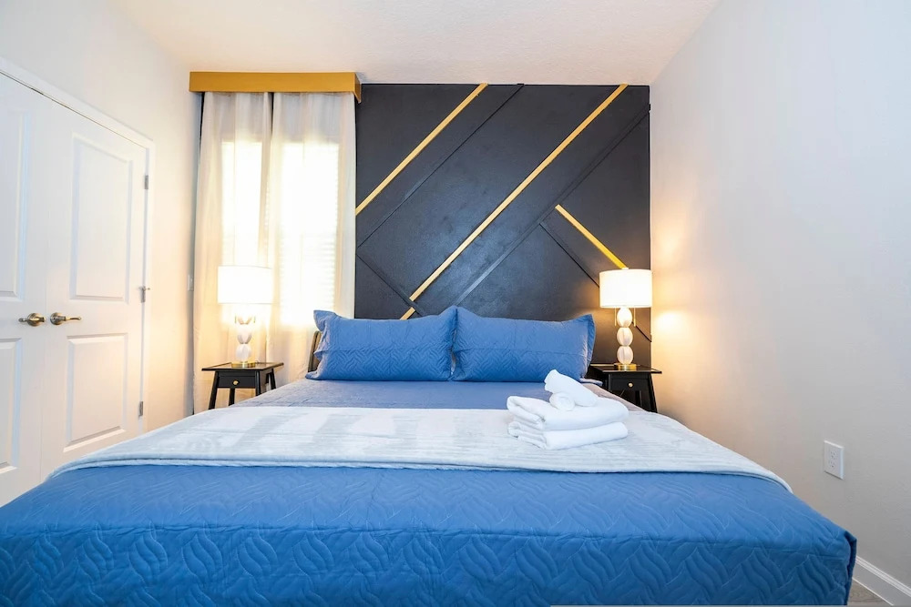 Stunning 15 Suites Close to Disney