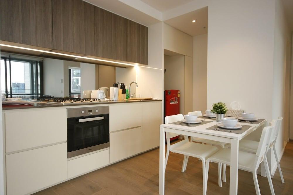 Onelife Docklands Luxury Apartment