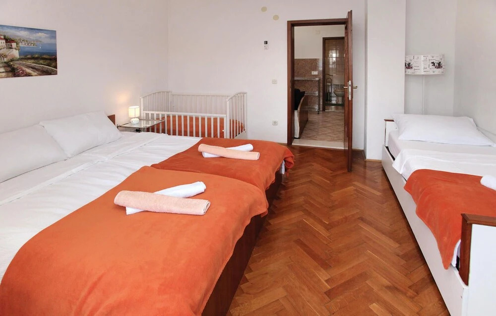 5 Bedroom Lovely Home In Okrug Donji