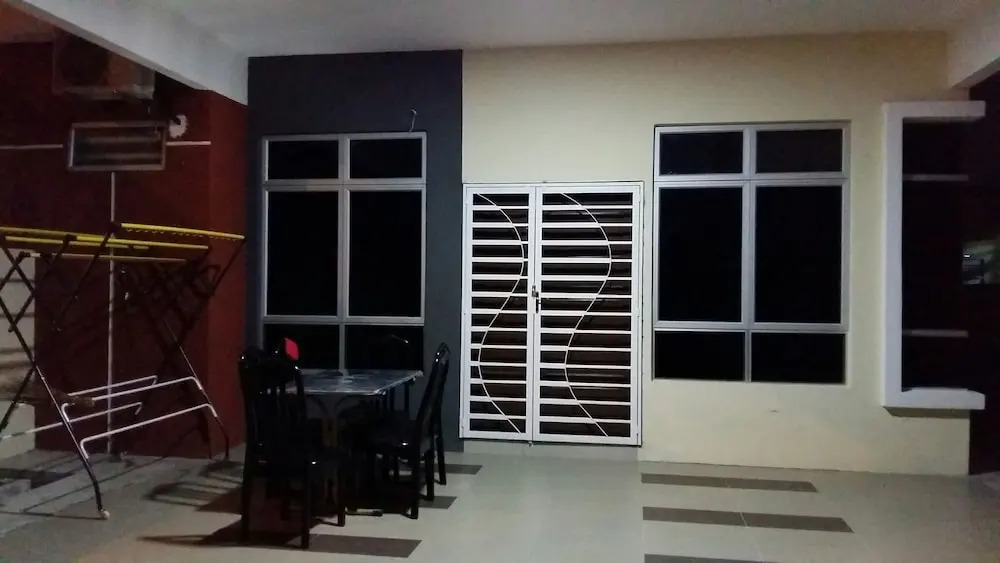 Rest Inn Mutiara at Homestay Gemas