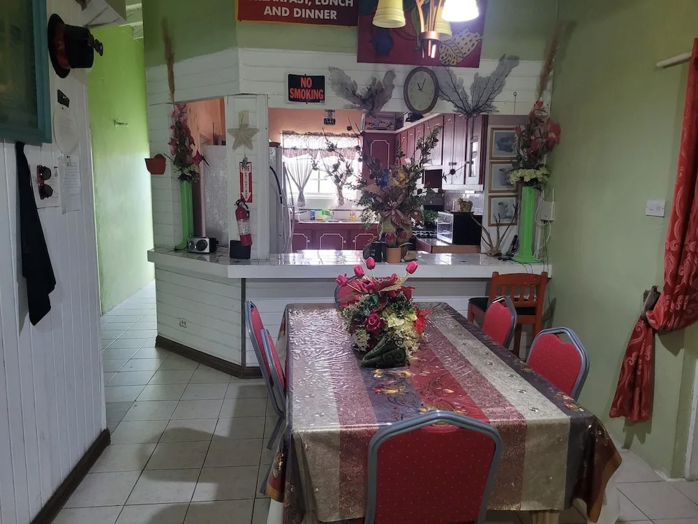 JO J'S Hostel