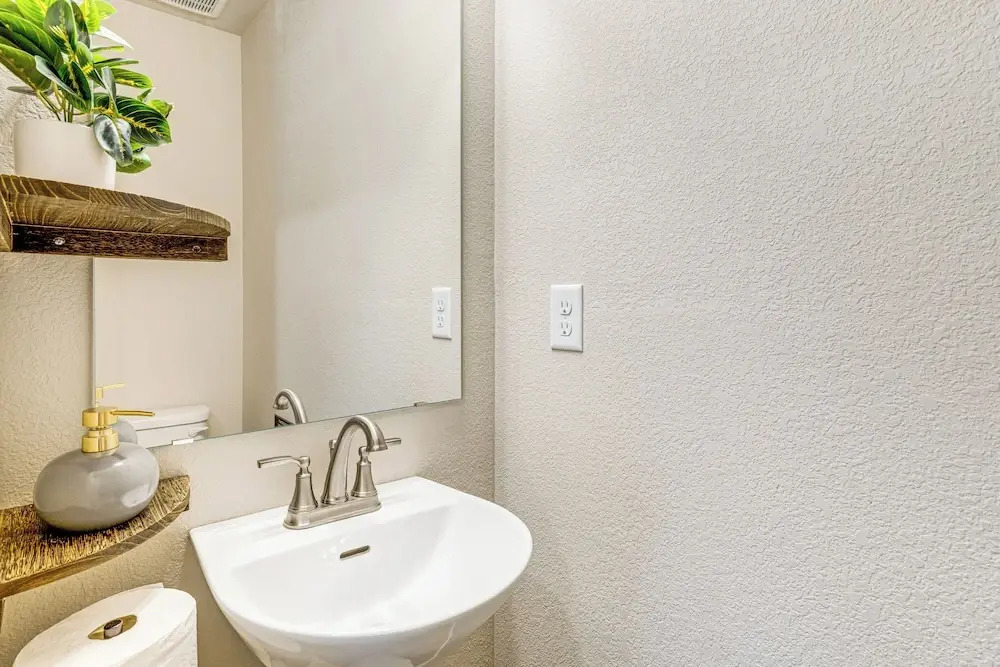 13 Mi to Dtwn Denver: Spacious Home w/ Balcony!