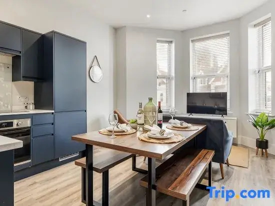 Gorgeous Family 2-Bed Apt w/ Free Gym & Parking
