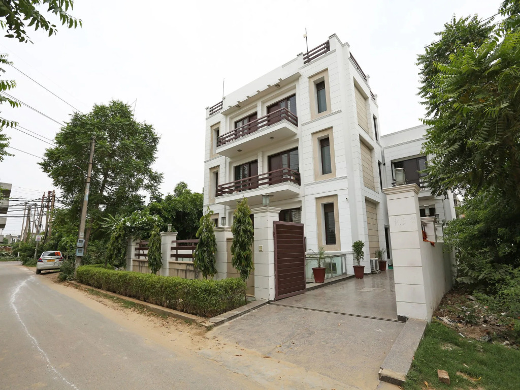 OYO 16449 Signature Stay's
