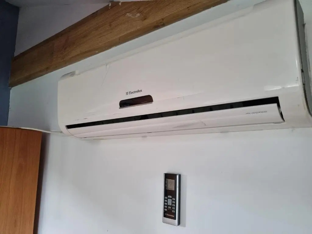 Penthouse Apartament 2 floors, 2 bedroom , 2 bath, 120 sqm , inside yard parking