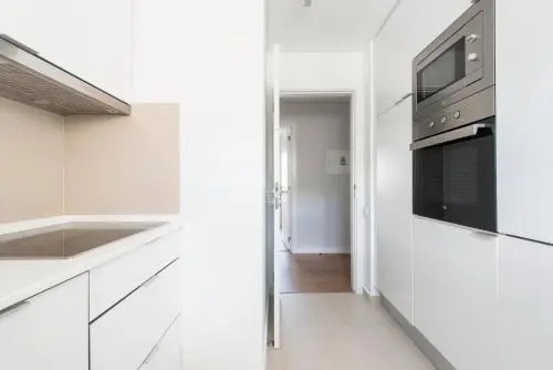 Elegant and Bright Apt Estoril by LCH