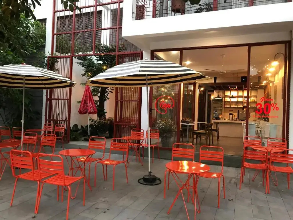 LaRose Cafe I Bed & Breakfast