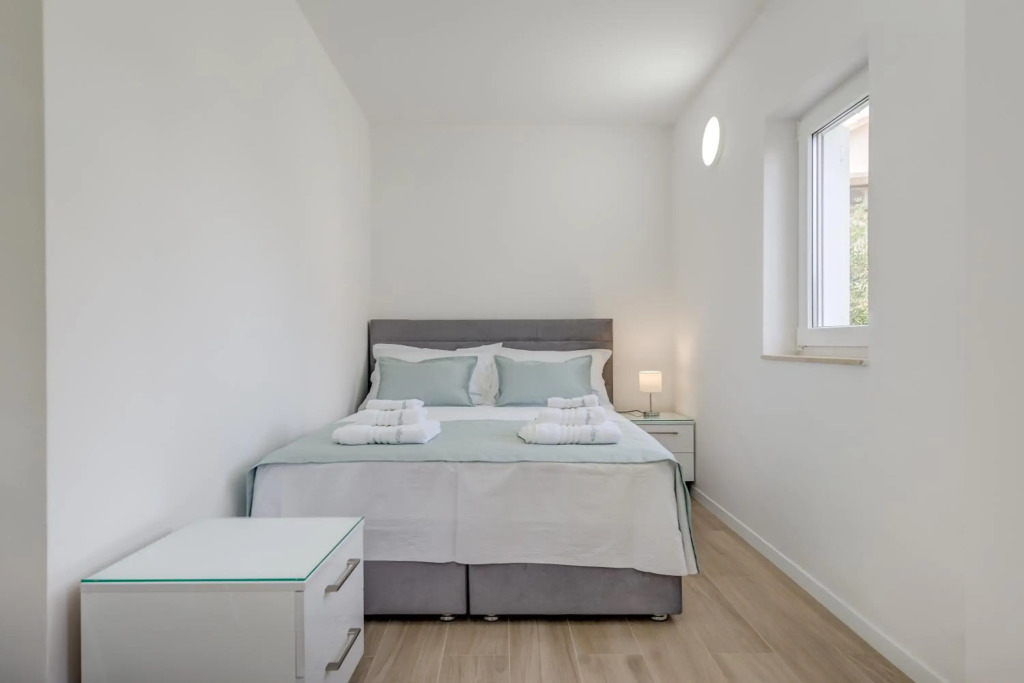 Spacious Modern Apartment Miljak - 1min to the beach