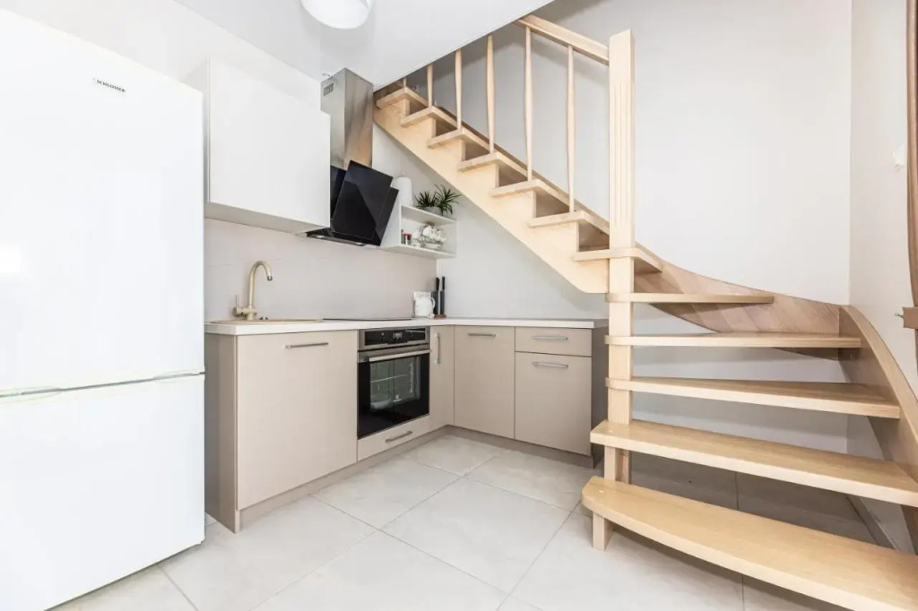 Bright 2bedroom home @terrace+parking, by Cohost