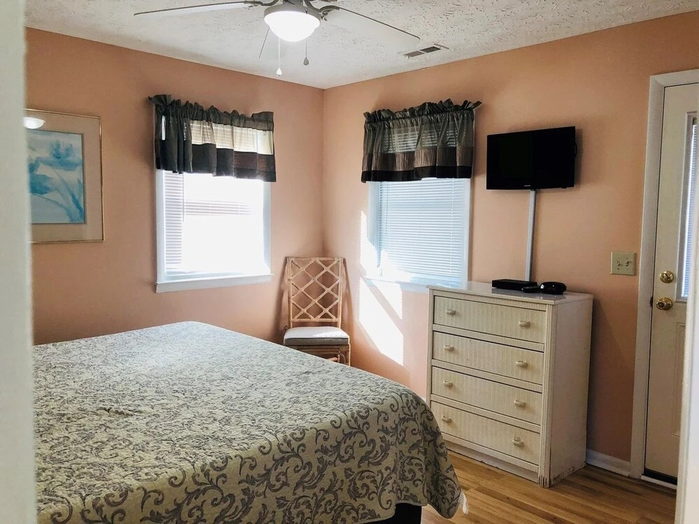 Aquarius 5 Bedroom Home by RedAwning