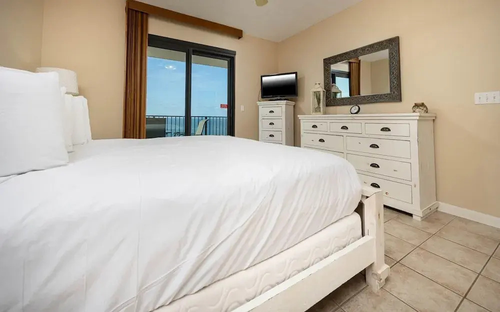 Phoenix East 2 2153 3 Bedroom Condo