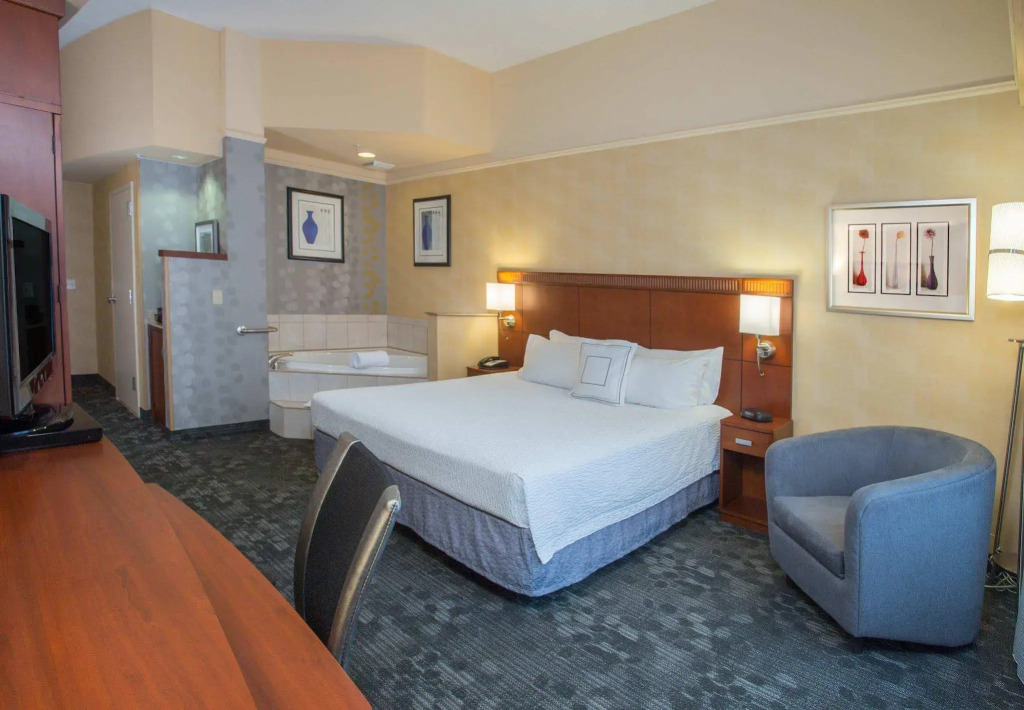 Courtyard by Marriott Raynham