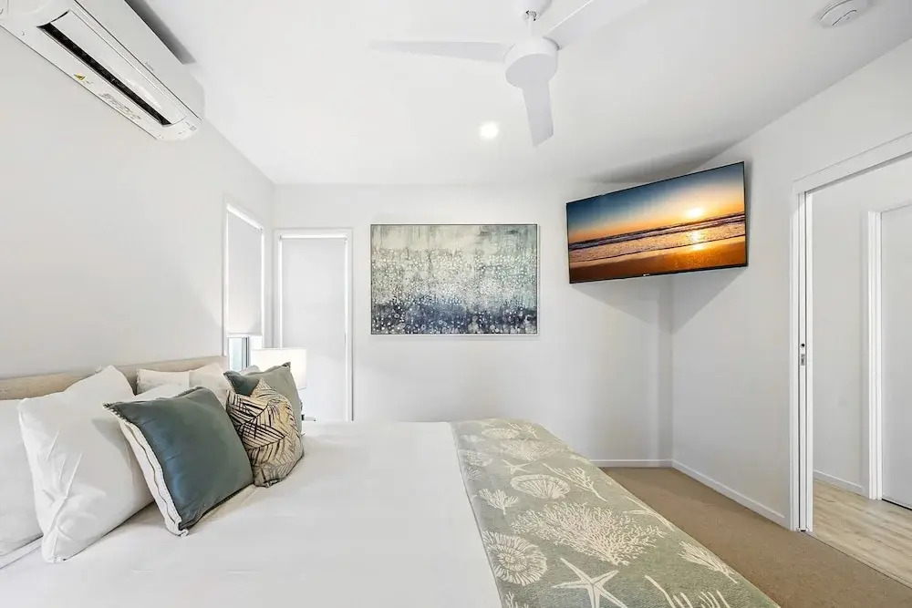Premium 4-bed Coastal Escape With BBQ and Pool