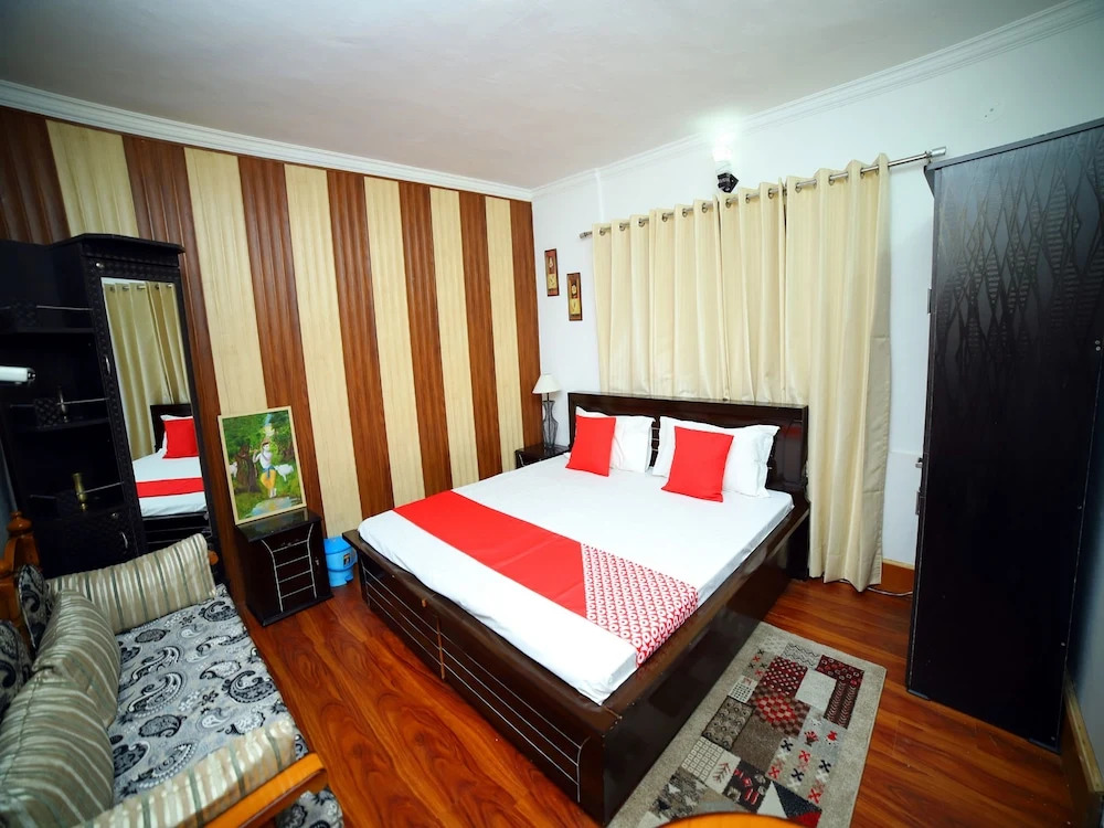 OYO 12794 Home Luxurious 1BHK Boileauganj