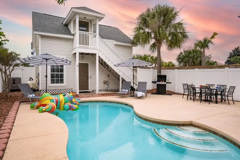 Polly by AvantStay Stunning 7 Bedroom Haven w Pool Pool Table