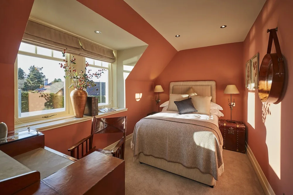 Cairn Lodge