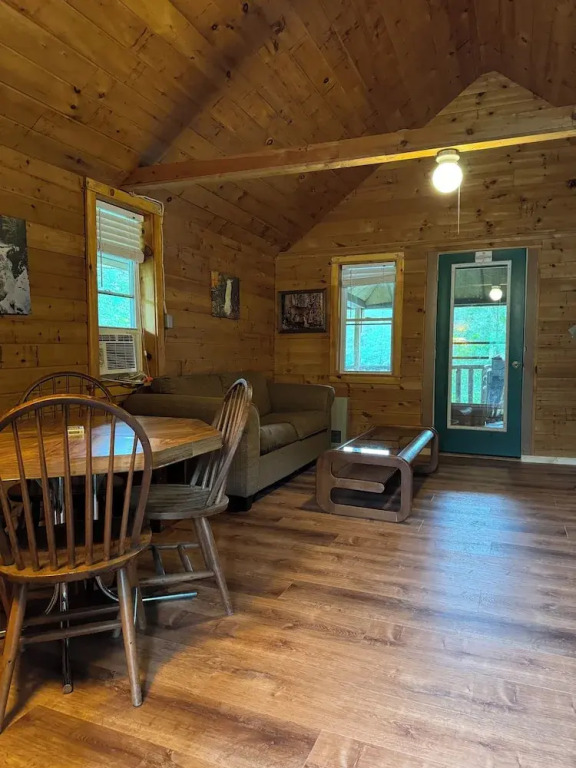 Kennebec Riverside Cabins