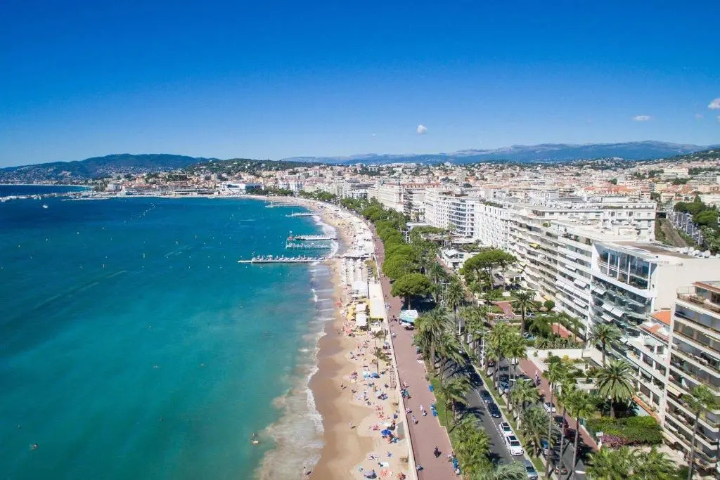 IBIS Cannes Mouans Sartoux Piscine parking gratuit