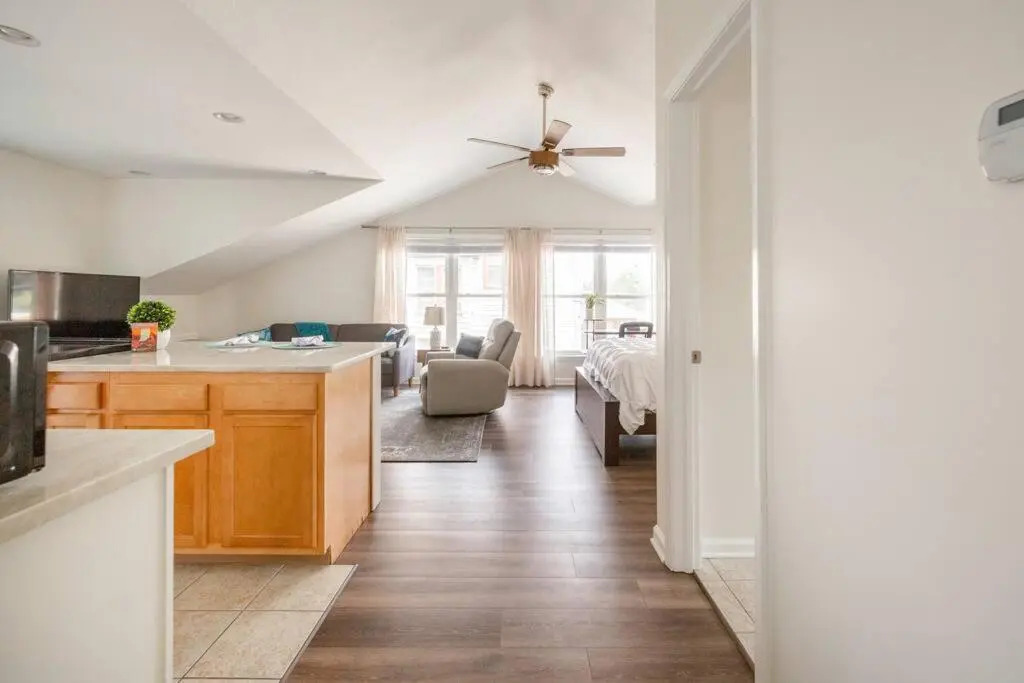 *Cozy Studio Carriage House- Minutes from Downtown