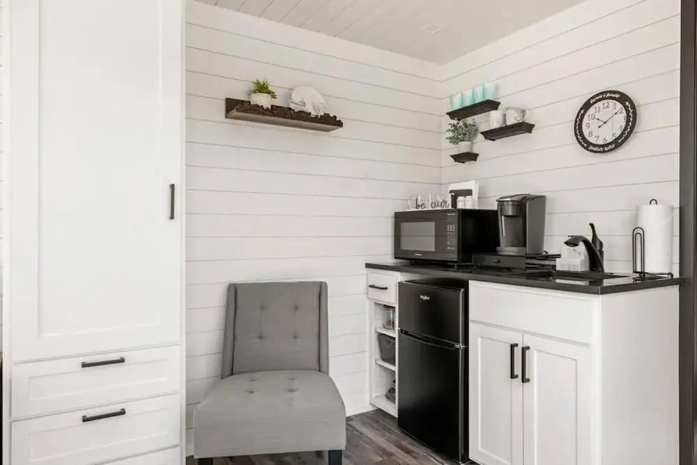 New Wilderness Hideout-cozy Container Home