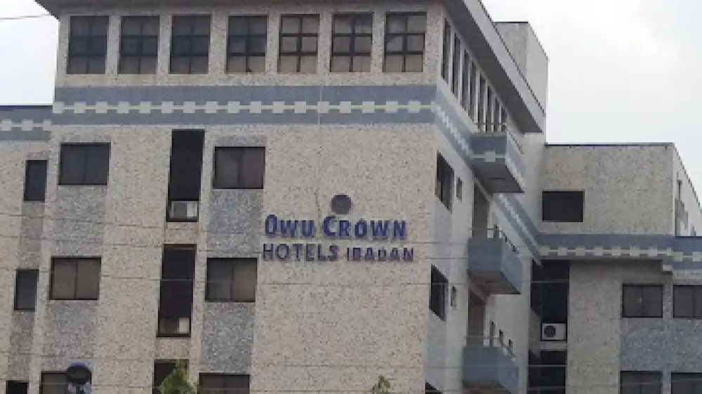 Room-owu Crown Hotel - Guest Room