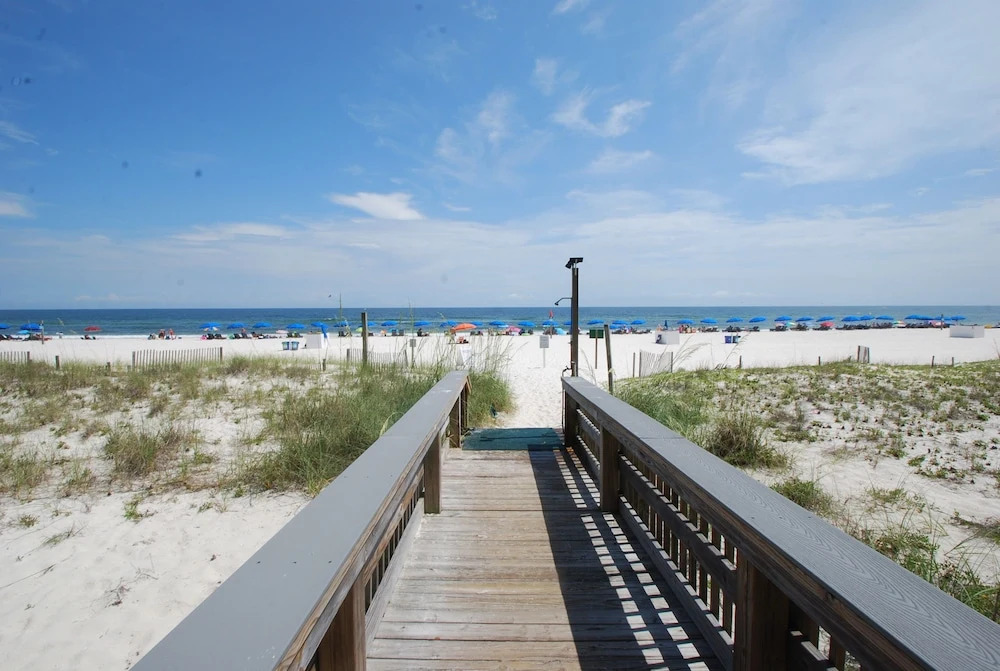 Island Shores 653 by RedAwning