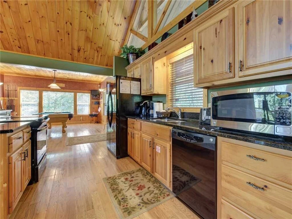 Riversound Romance 2 Bedroom Home with Hot Tub