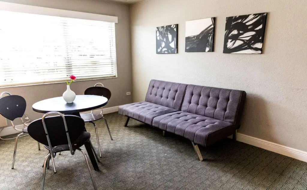 Crest Hotel Suites