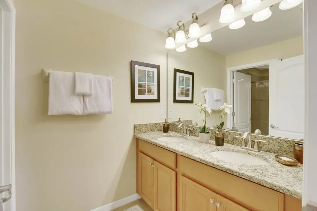4 Bedrooms 3 Bathrooms Paradise Palms 8881 Cp