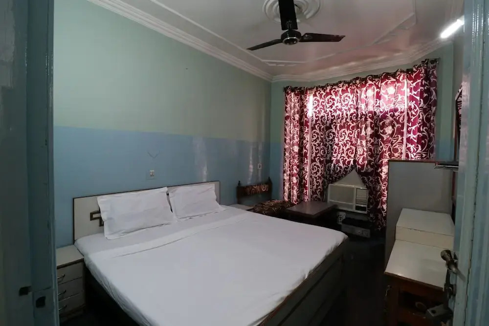 SPOT ON 37960 Hotel Krishna Plaza