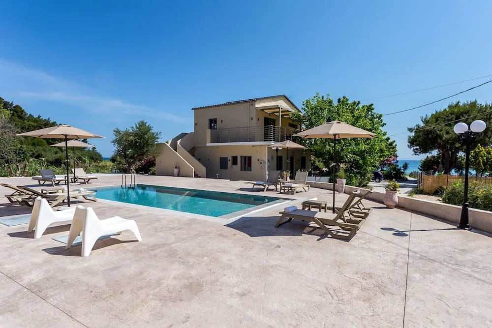 Casa Di Mare - Studios and Apartments with pool on the beach, by ZanteWize
