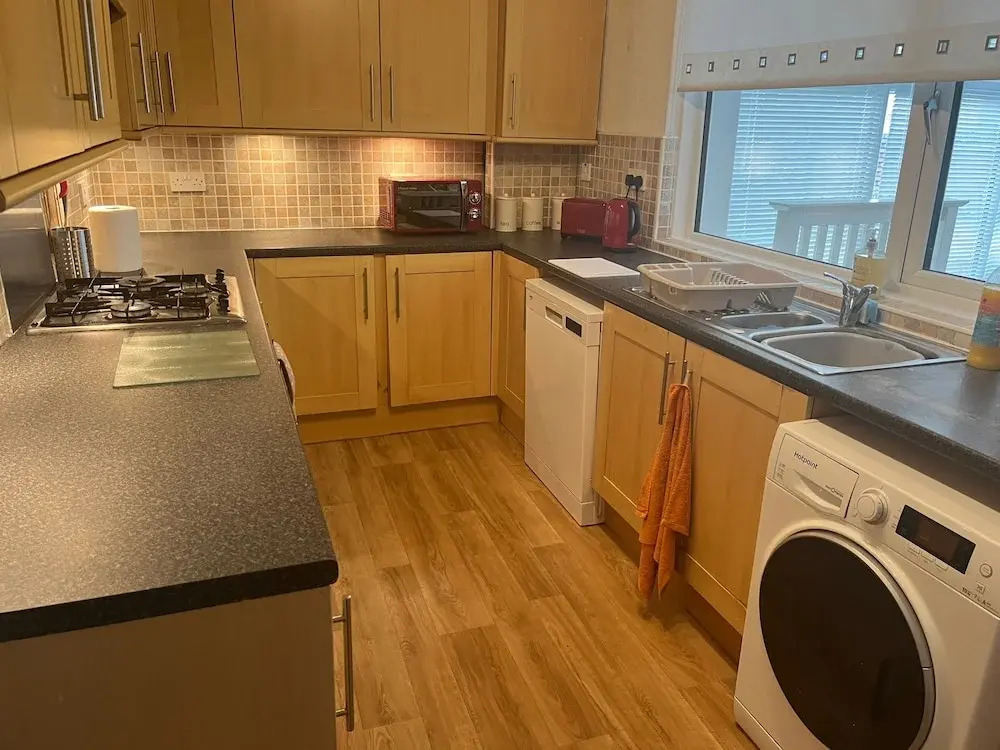 3 Bedroom House Ideal for Contractors Sleeps 6