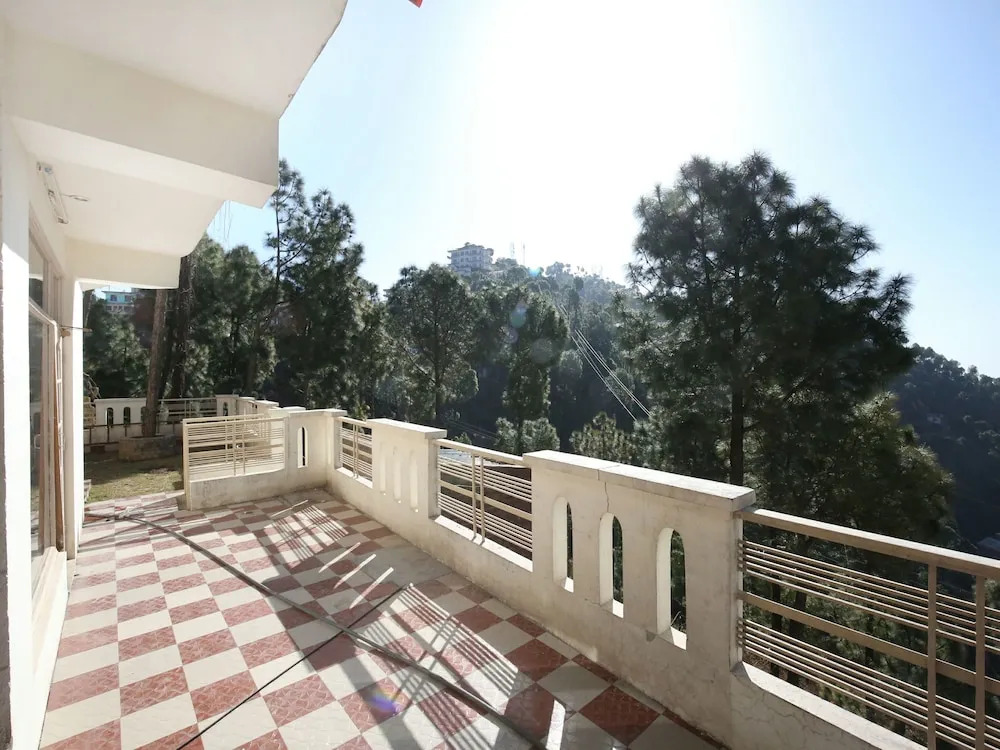 OYO 14883 HOME 1RK Barog Valley