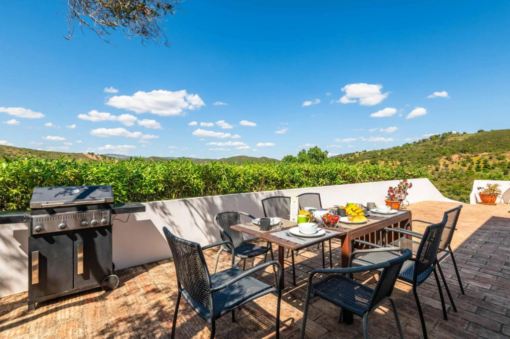 Villa Eiras Altas by Portucasa