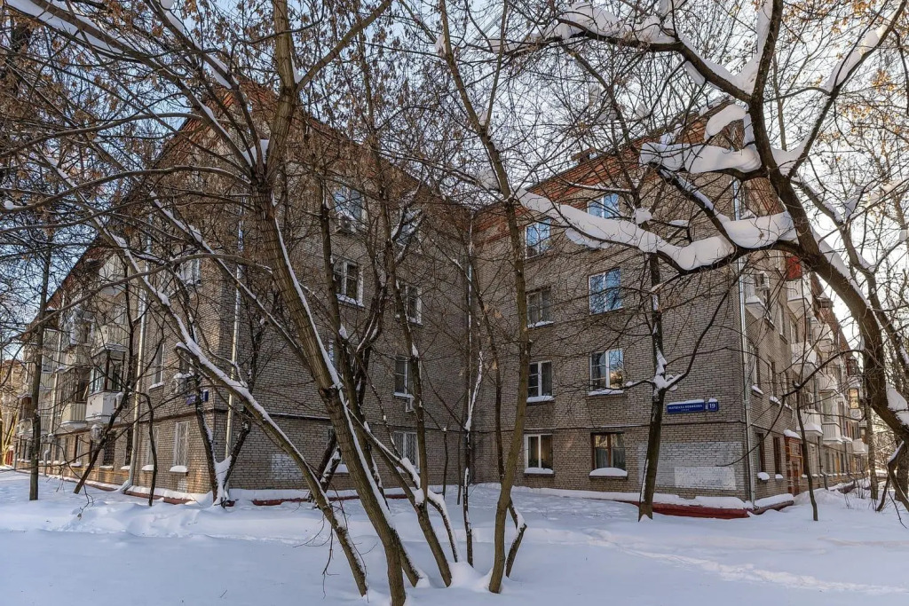 2-комнатная квартира на 1 этаже рядом с ФМБЦ им.Бурназяна А.И.