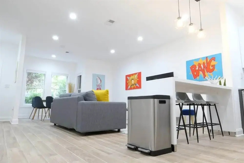 Pop Art Chic! Stunning Shaw - U Street Apartment