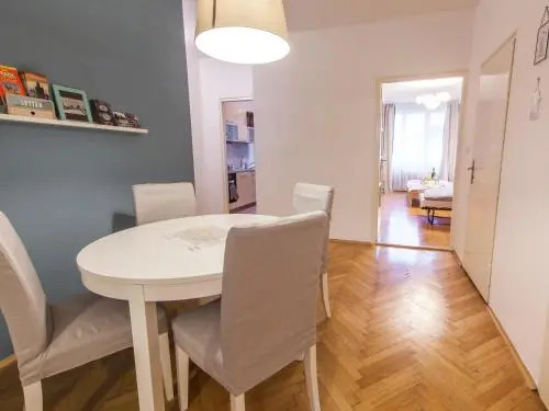 Modern Central Apartment Dlouhá