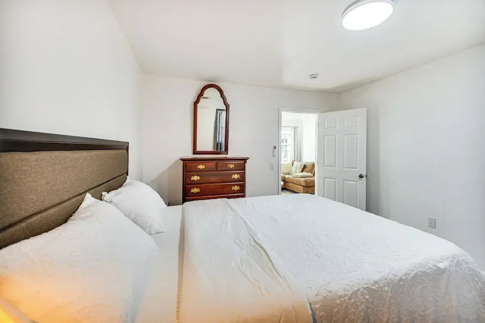 2 Mi to Naval Base: Walkable Norfolk Retreat