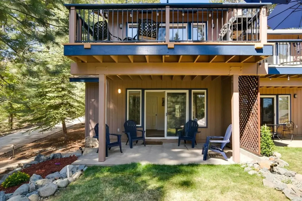 Tranquil Lake Almanor Getaway w/ Grill!