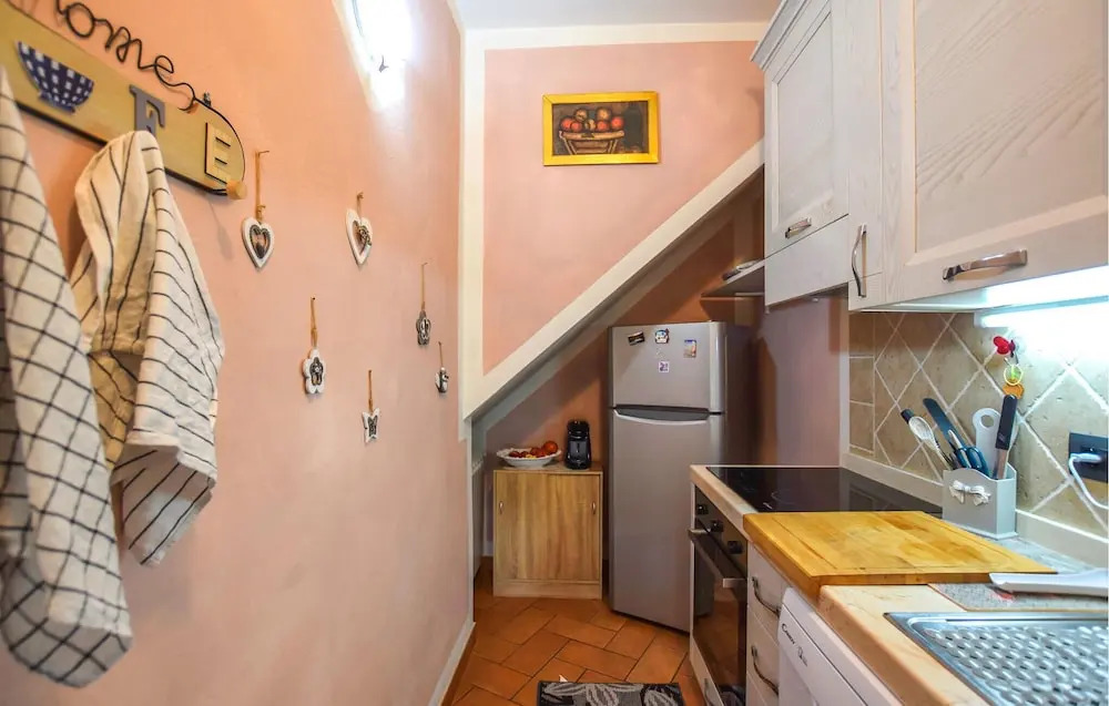 Stunning Home in Pietrasanta With 3 Bedrooms and Wifi