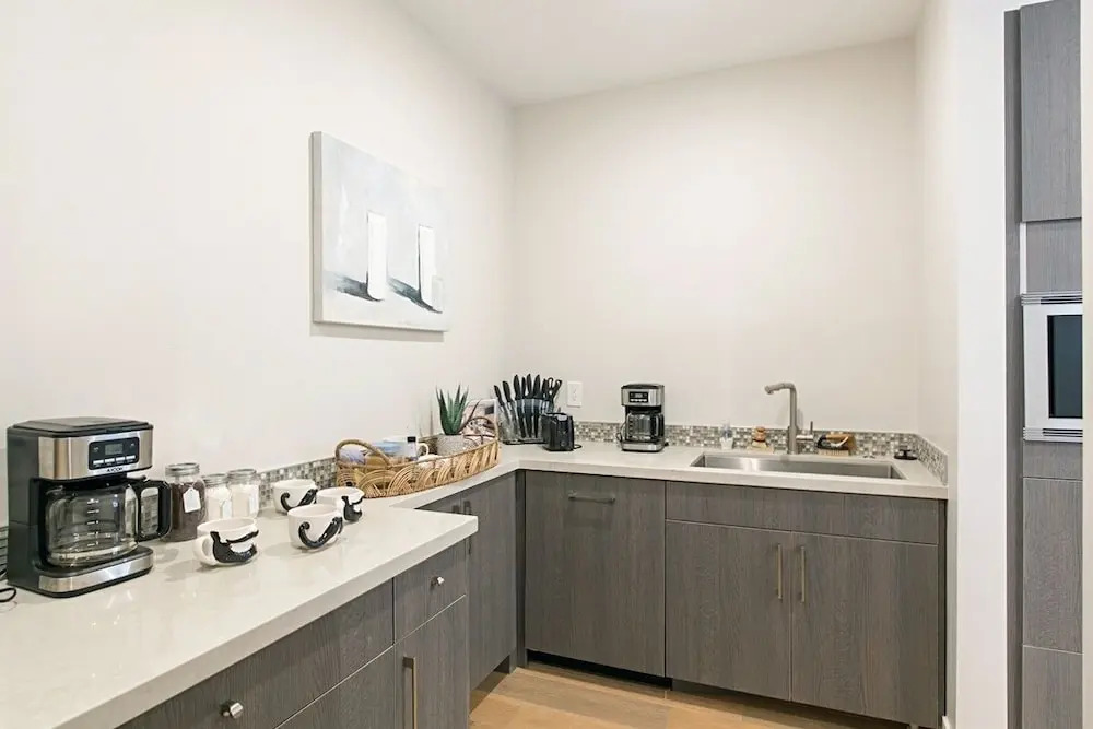 Designer Ocean-view W/ Luxe Chefs Kitchen 5 Bedroom Home