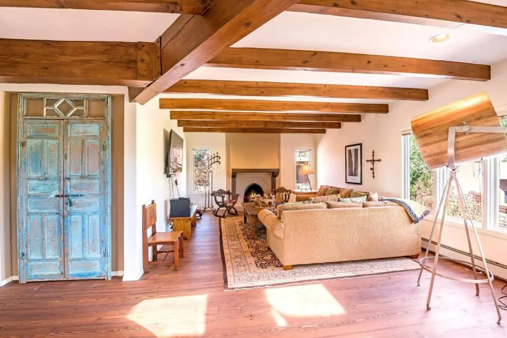 4 Bedroom - 10 Min. Walk to Plaza - Encantada