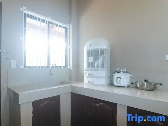 RedDoorz at Aurea Apartelle