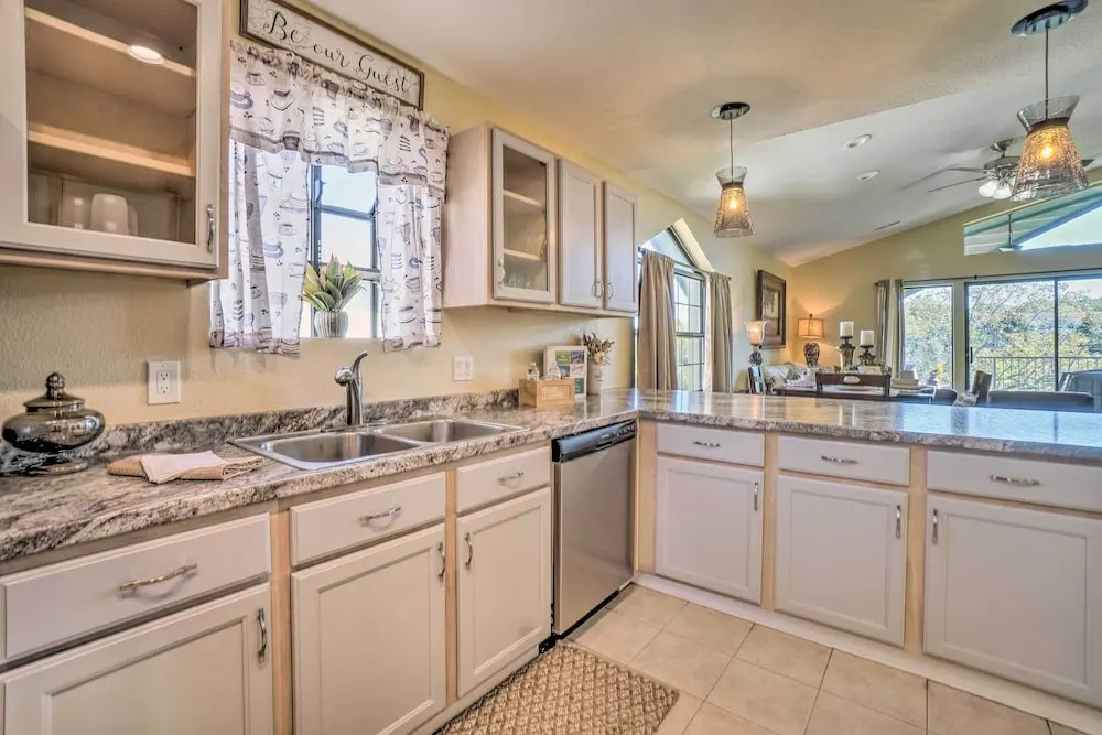 1 Block to Branson Strip: Condo w/ Views & Pool!