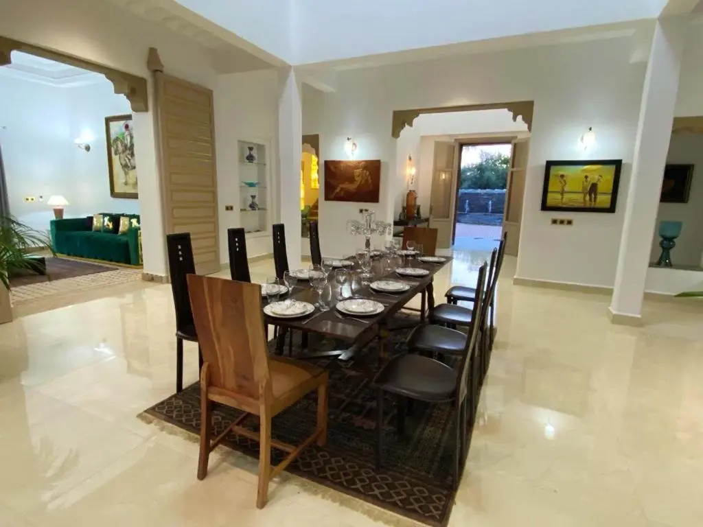 5 bedrooms villa with private pool enclosed garden and wifi at Marrakech