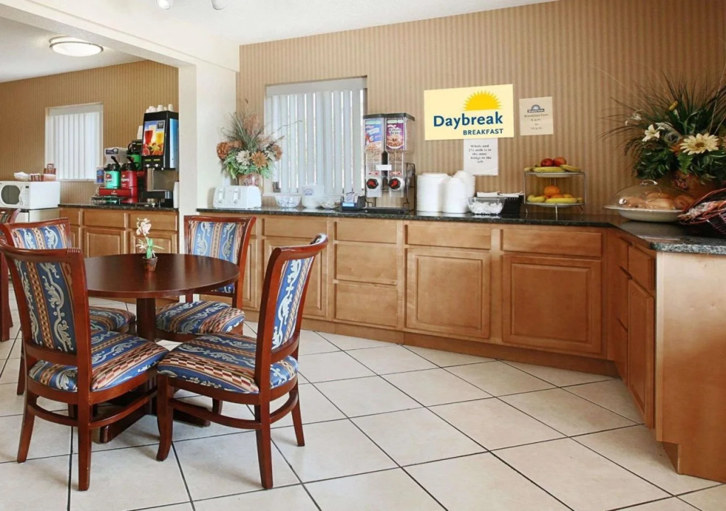 Days Inn by Wyndham Bowling Green